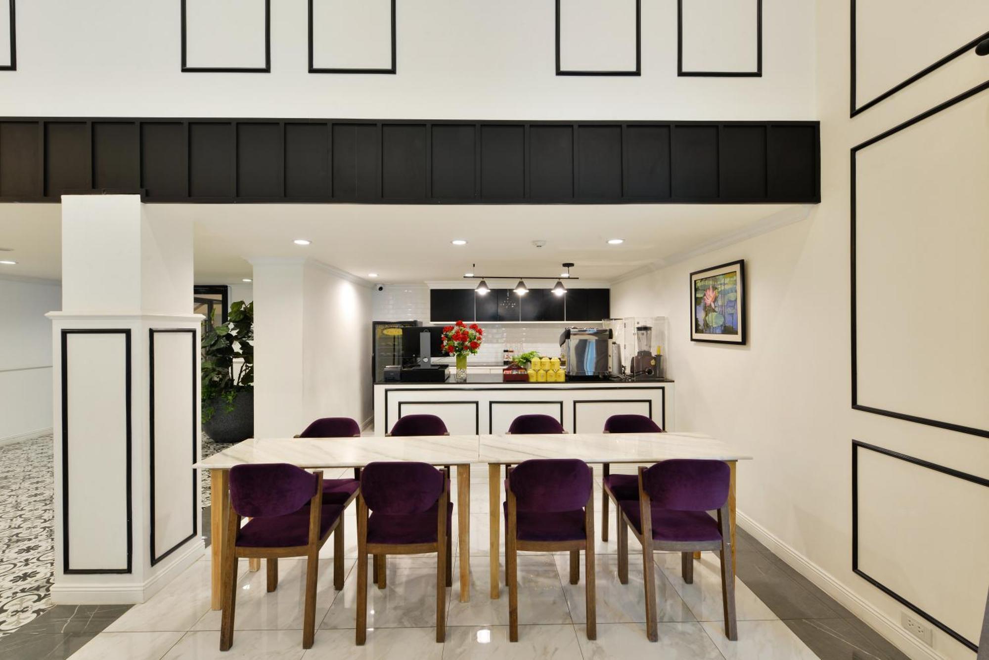 Hotel Villa De Pranakorn - Relais&Chateaux Bangkok Bagian luar foto The kitchen at the 10000-square-foot (930-square-metre) home