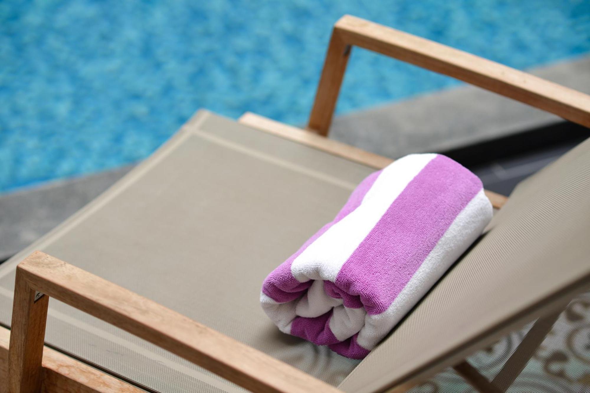 Hotel Villa De Pranakorn - Relais&Chateaux Bangkok Bagian luar foto A pool towel