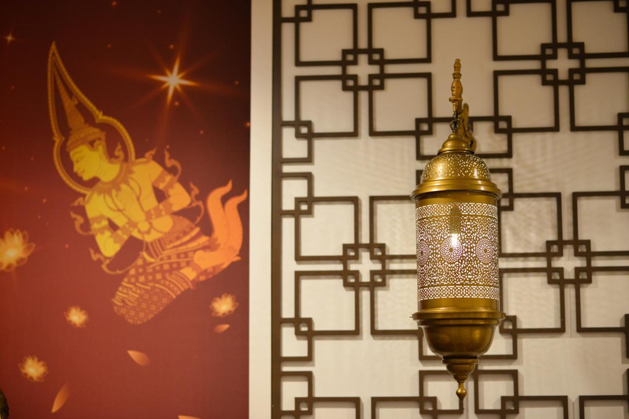 Hotel Villa De Pranakorn - Relais&Chateaux Bangkok Bagian luar foto Thai style lantern